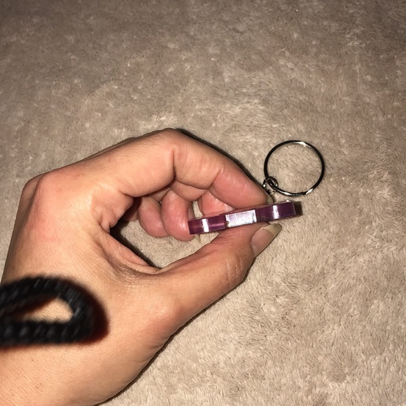 Custom epoxy mini bone 🦴 keychain with my favorite leaf and one wish - Picture 3 of 3